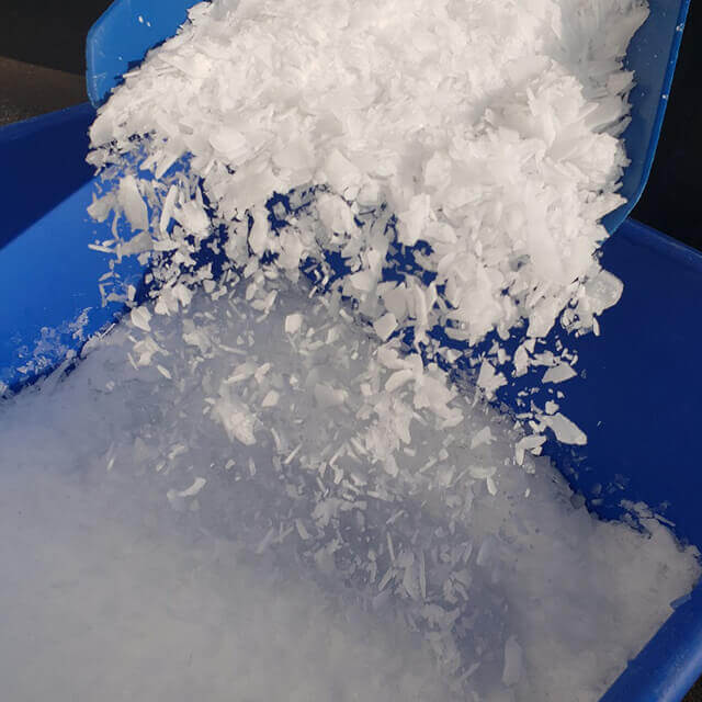 Why Choose an Industrial Ice Machine Over Bagged Ice?